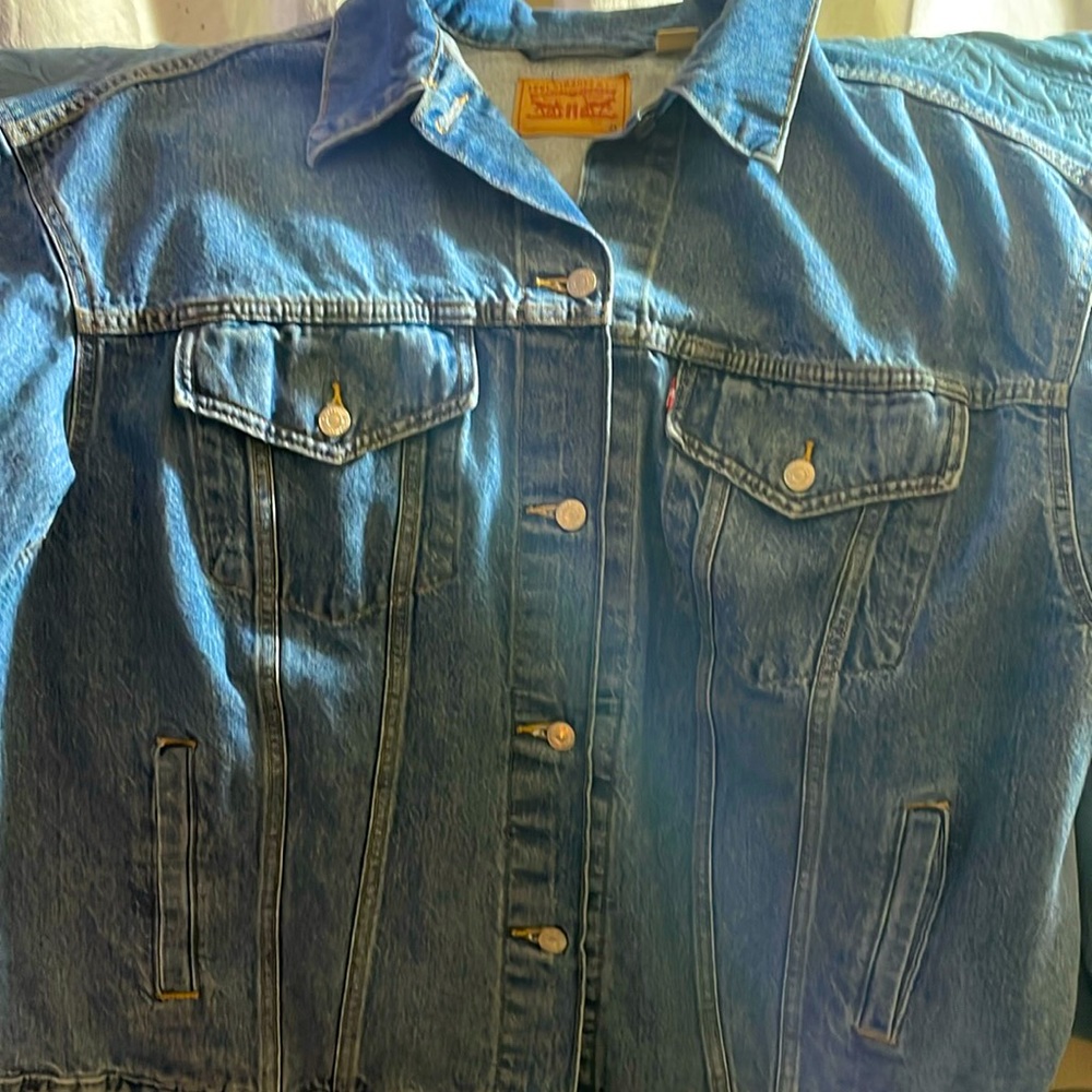 Levi’s coat size 2X but Is baggy trucker jacket